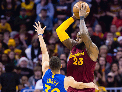 张伯伦昔日点评乔丹：NBA里每个人都该把工资10%给乔丹！